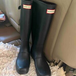 Black matte hunter boots